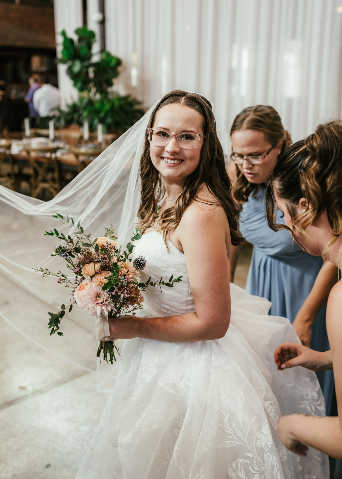 Stephanie & Kyle: late summer rustic meets charming palette